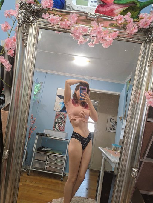 I can't find my pants... Can I get into yours 👀🙈 https://t.co/iqzfVponNZ