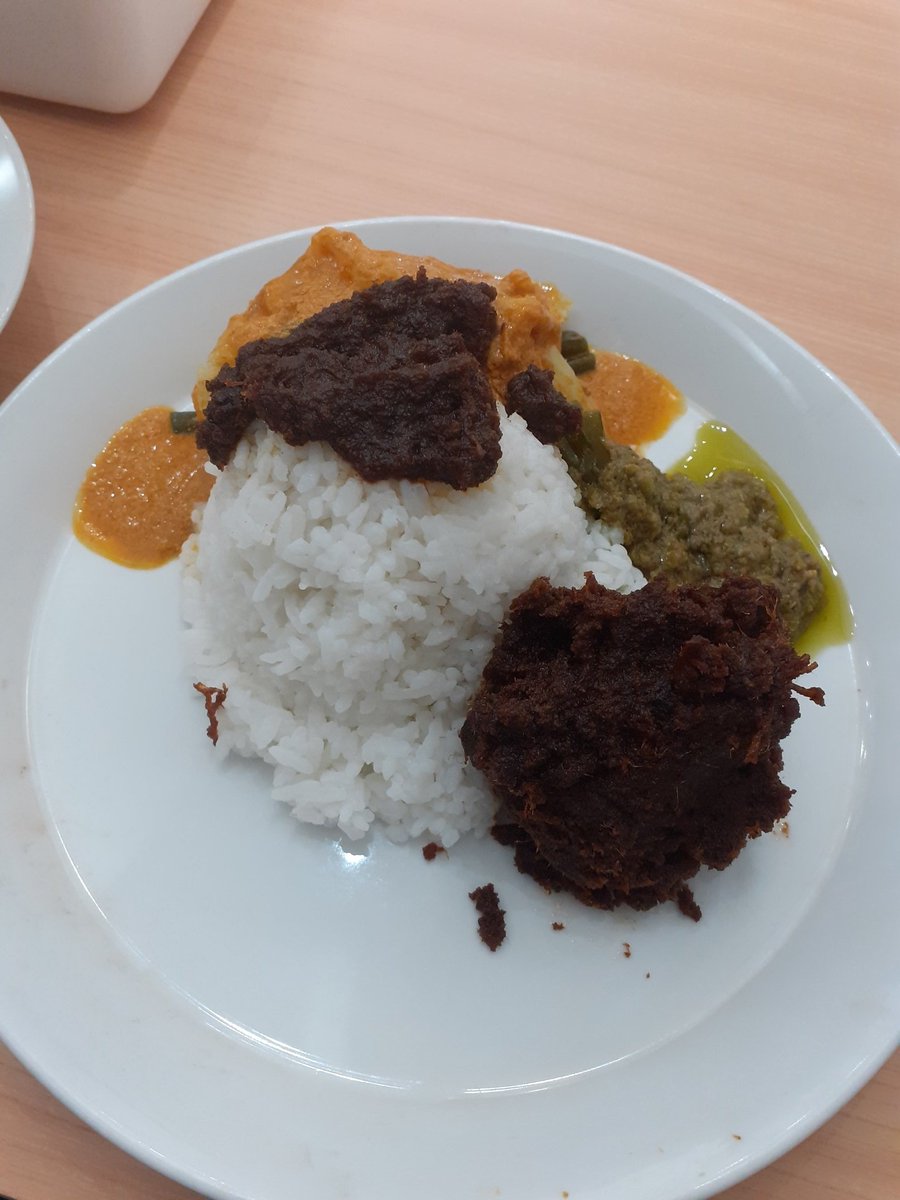 Goyang nasi padang pake sambal rendang