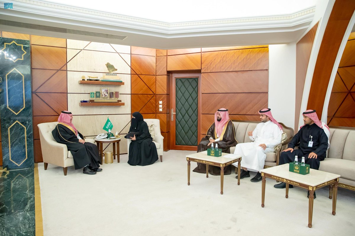 SPAregions's tweet photo. سمو أمير المنطقة الشرقية يستقبل أمين عام مؤسسة الملك عبدالعزيز ورجاله للموهبة والإبداع.
https://t.co/m2twoPCr8m
#واس_عام https://t.co/sYTHZOqR6o