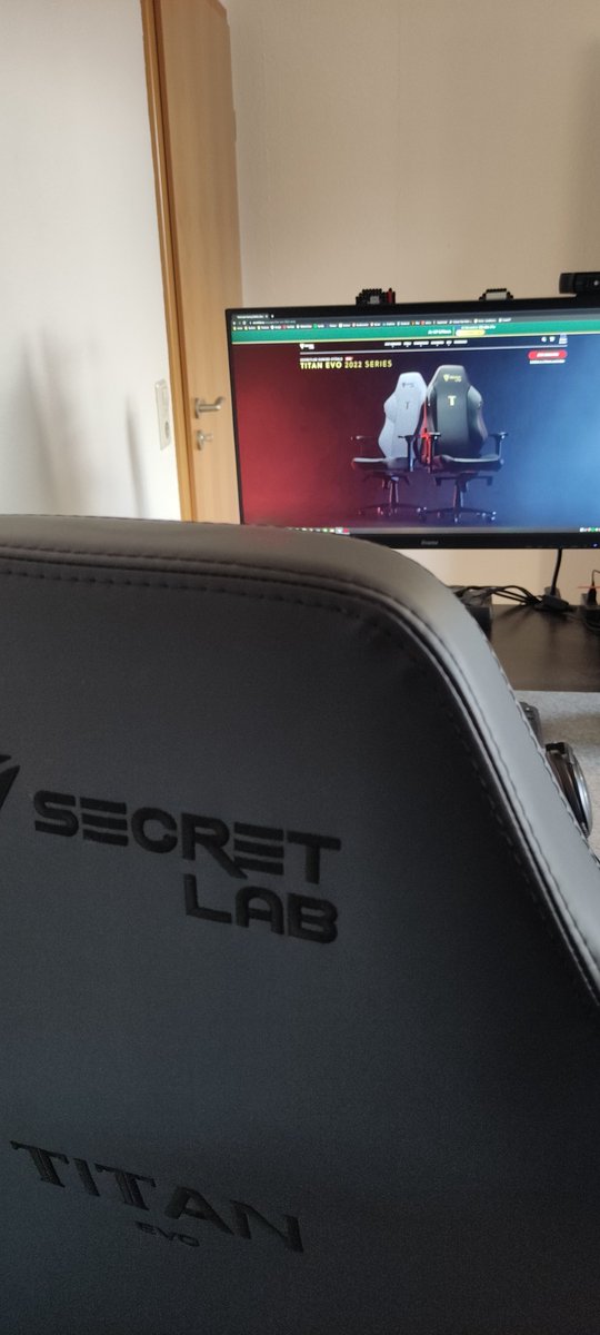 hennessy_hae's tweet photo. Weihnachtsgeschenk an mich selber #Secretlab #Werbung https://t.co/updYgpjGDN
