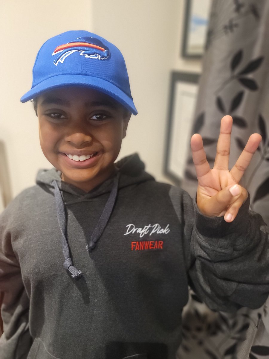 Moss_12_14's tweet photo. Prayers for Damar Hamlin and his family. Our 8 y/o a die hard Bill's fan, a self acclaimed football near, with dreams of being a QB in the NFL, cried, and prayed last night, as our family watched the horror unfold on the field. Hold each other tight. #PrayersForDamar
 #NFLTwitter https://t.co/RZgHTEfAbU