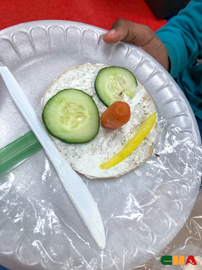 CHAOhio's tweet photo. Take a look at the festive @CATCHhealth (Coordinated Approach to Child Health) snacks the children at @CLEMetroSchools are making with one of our amazing registered dieticians! 
🍪⛄️🦌
 #catchcredible #snack #afterschool #holidaysnack #ginerbreadman #snowman #reindeer #cleveland https://t.co/C23UyeM890