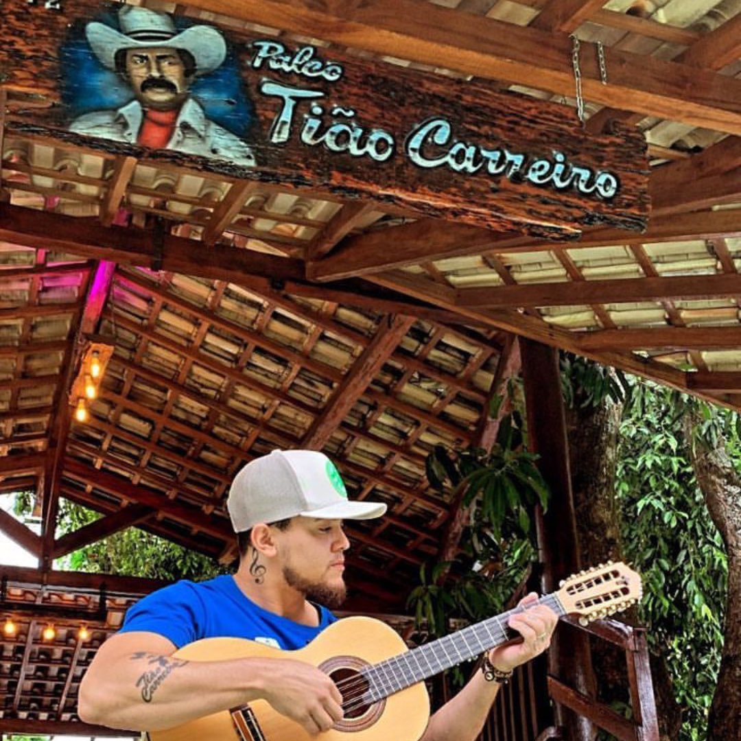 CMoccoca's tweet photo. “Com meu primeiro pagode uma bomba que explodiu
Foi o pagode em brasília que até hoje não caiu
Nasceu no som da viola está no som do pandeiro
Lá na casa do ibope fala o pagode primeiro”

#tião #tiao #tiaocarreiro #viola #violacaipira #violabrasileira #violeiro #violeira https://t.co/GyXnIJuNou