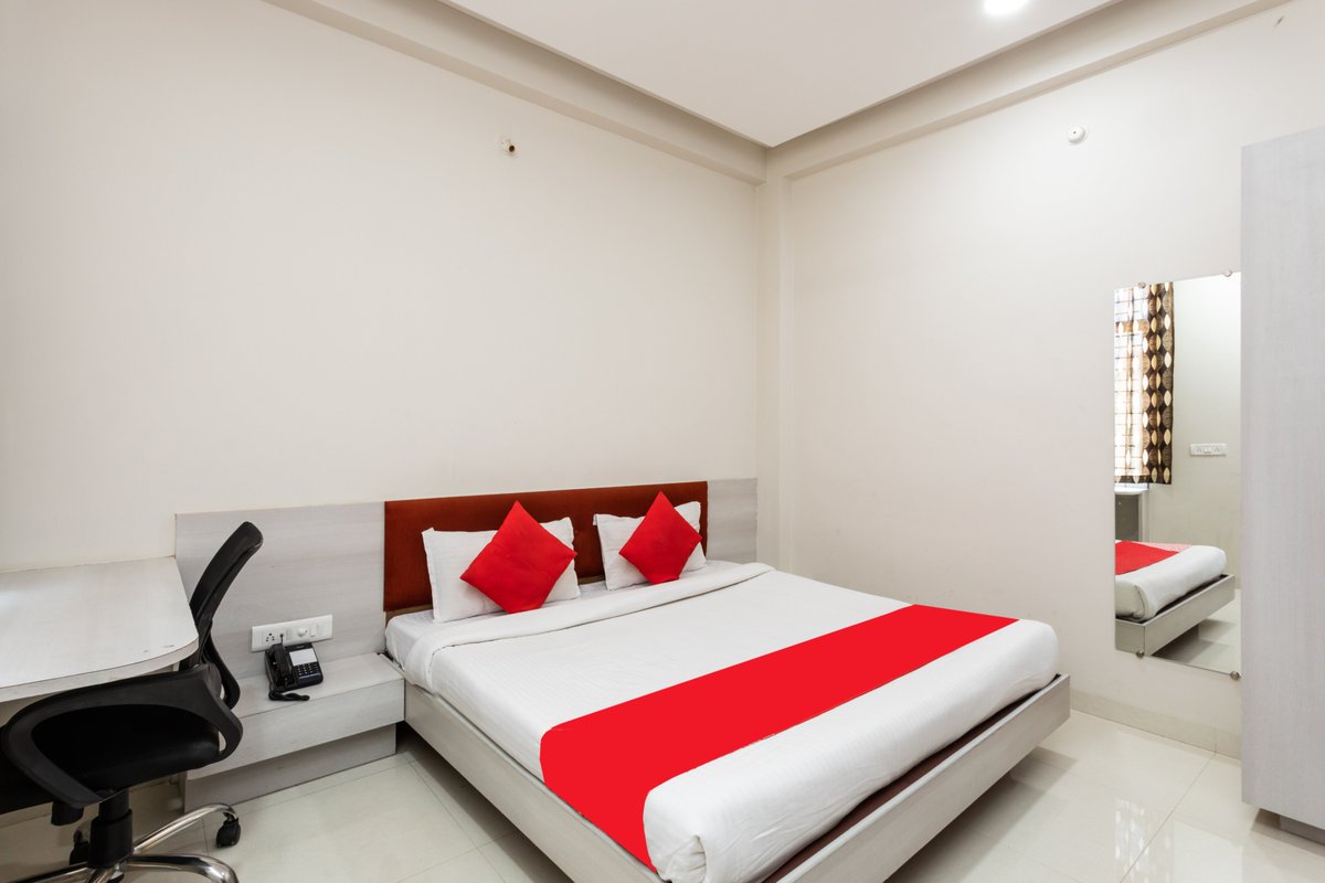 Desaimahend's tweet photo. #JMC_HOTEL_STAR_INN_STAR_SQUARE_INDORE https://t.co/GBvn2gyVmo https://t.co/4asDhSmEYf