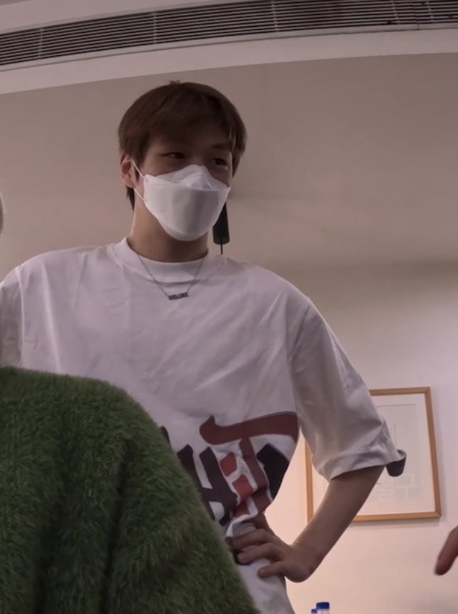 그치 티셔츠한장으로 마음을 힘들게만드는게 진짜지