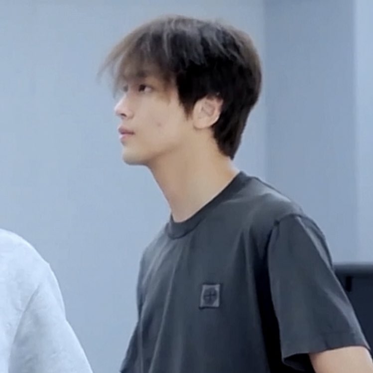 lhcdaily's tweet image. something about messy haired haechan...