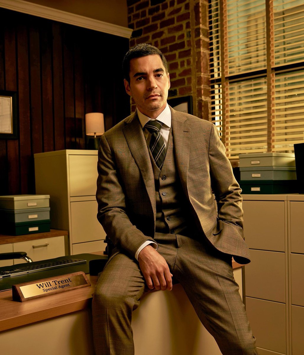 JayBobbin1's tweet image. Tonight, TV gets a new sleuth who already is familiar to many readers of best-selling mysteries. #RamonRodriguez talks with me about playing @WillTrentABC: rb.gy/3oxgdc #WillTrent @ABCNetwork