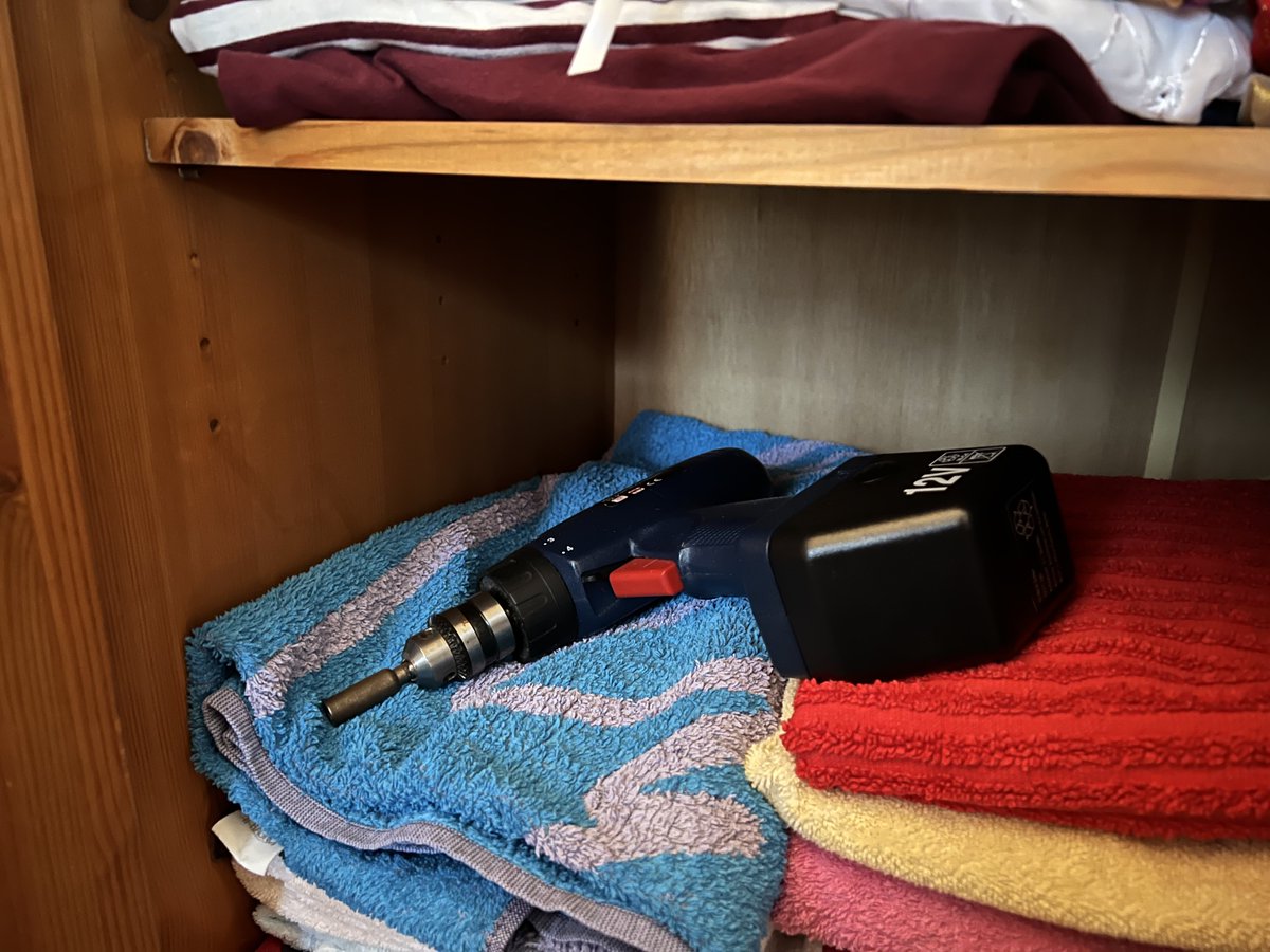 gtorges's tweet image. 4 Tage gesucht. 
11 Uhr: Ersatz bestellt
12 Uhr: Original gefunden. 🙄
#Umzug