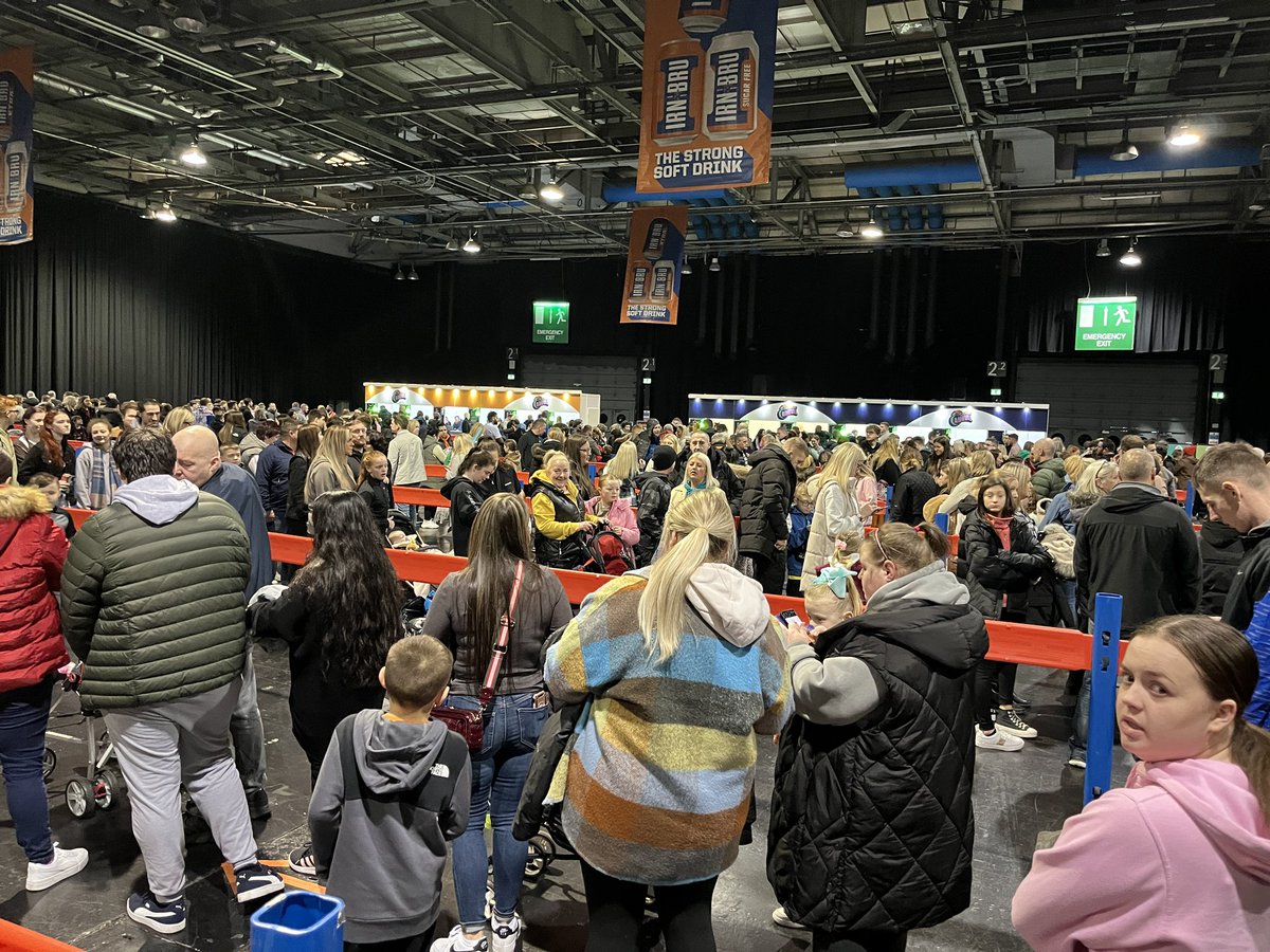 Queue to get into <a href="/IrnBruCarnival/">The IRN-BRU Carnival</a> to collect pre registered tickets! #brutal