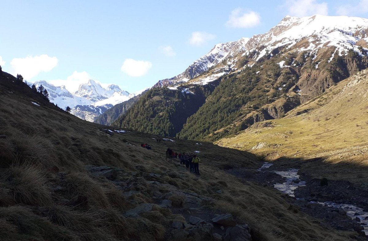 📣 Canfranc se llena para denunciar que “las máquinas no entrarán en #CanalRoya”: arainfo.org/?p=262136

📷 <a href="/PDMAAragon/">Plataforma Defensa Montañas Aragón</a>