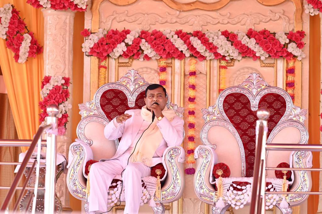 yadavakhilesh's tweet photo. नारायण साकार हरि की सम्पूर्ण ब्रह्मांड में सदा - सदा के लिए जय जयकार हो https://t.co/lp4wTmaHal