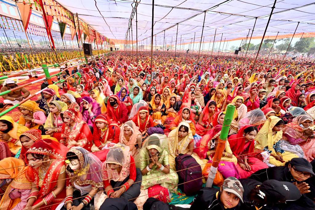 yadavakhilesh's tweet photo. नारायण साकार हरि की सम्पूर्ण ब्रह्मांड में सदा - सदा के लिए जय जयकार हो https://t.co/lp4wTmaHal