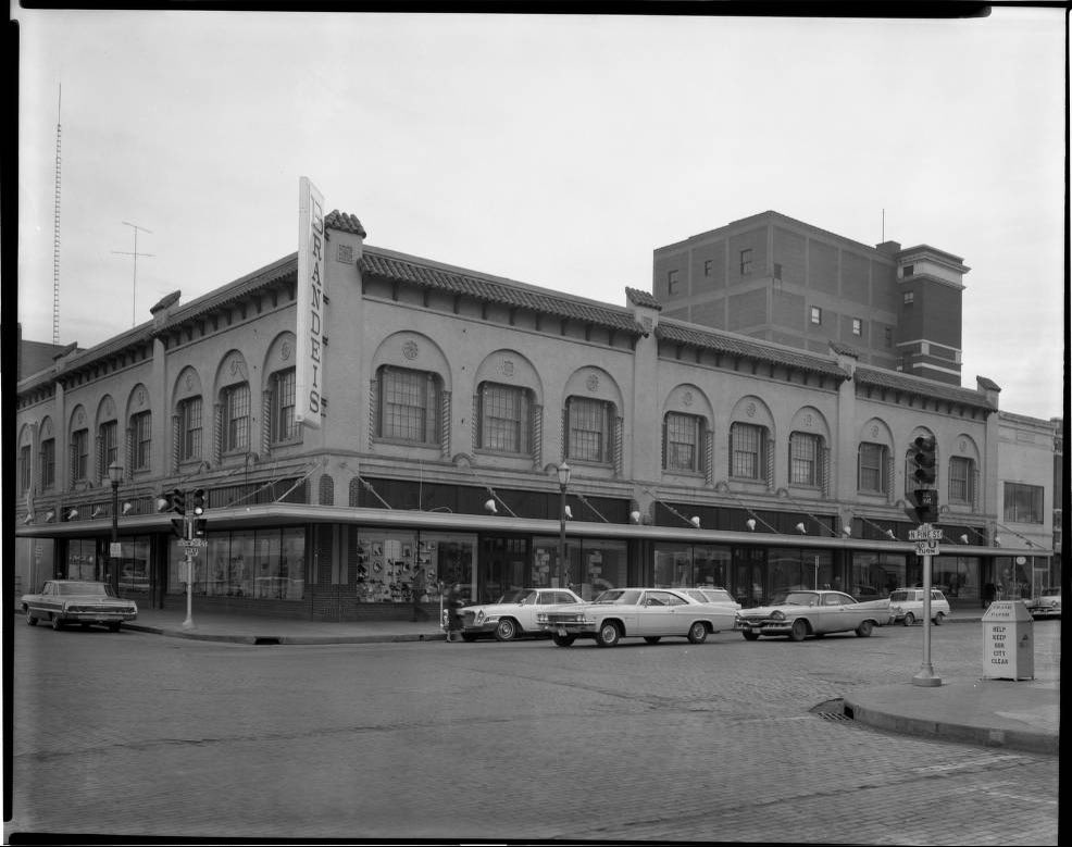 MadeInNeb's tweet image. 1969 look at the Grand Island Brandeis