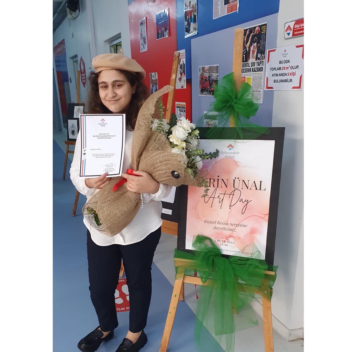 BlkBahcesehir's tweet photo. Sevgili Öğrencimiz Derin Ünal,
Kişisel resim sergisine verdiğin emekten ve gösterdiğin başarıdan dolayı tebrik eder, başarılarının devamını dileriz 🎨👩🏻‍🎨 @BuketAdiguler @ilkay_tandogan https://t.co/bk7HvHi1hX