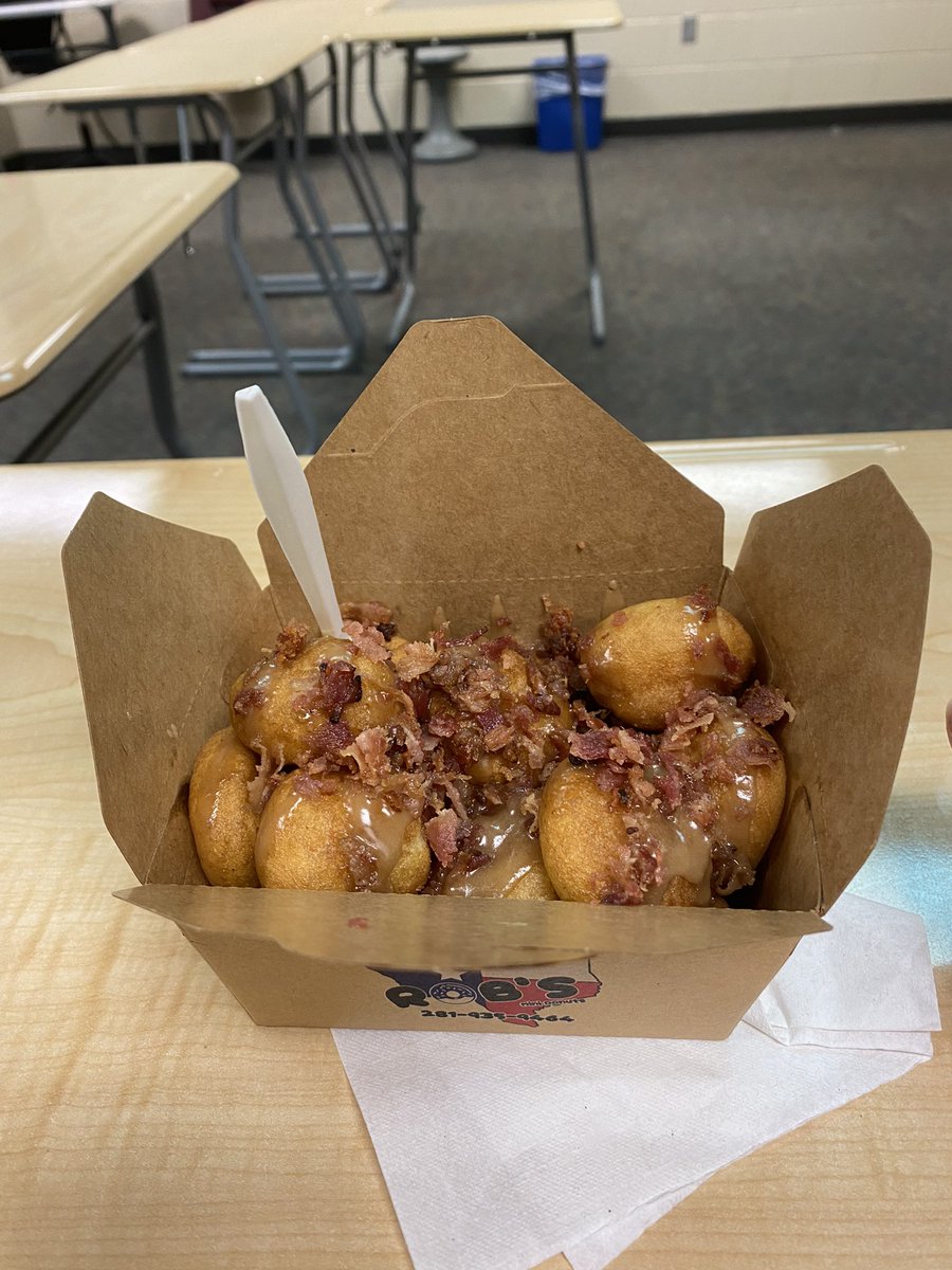 JessicaLara9's tweet photo. What a GReat way to start the New Year!!!! Thanks for the breakfast #WeAreGR https://t.co/B5h9AZTfDu