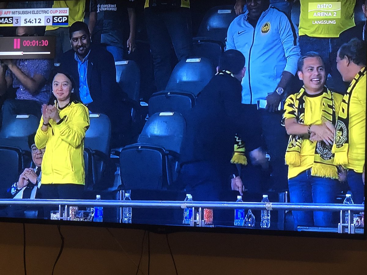 michael_warren's tweet image. #LeadershipByExample #MASvSGP #AFFMitsubishiElectricCup2022 @hannahyeoh @fahmi_fadzil