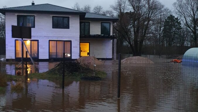 thearmi's tweet photo. Izskatās, ka vasarā par izdevīgu cenu varēs tikt pie jaukas ģimenes ligzdiņas skaistā, zaļā vietā, netālu peldvieta. https://t.co/NvfrnKr7ji