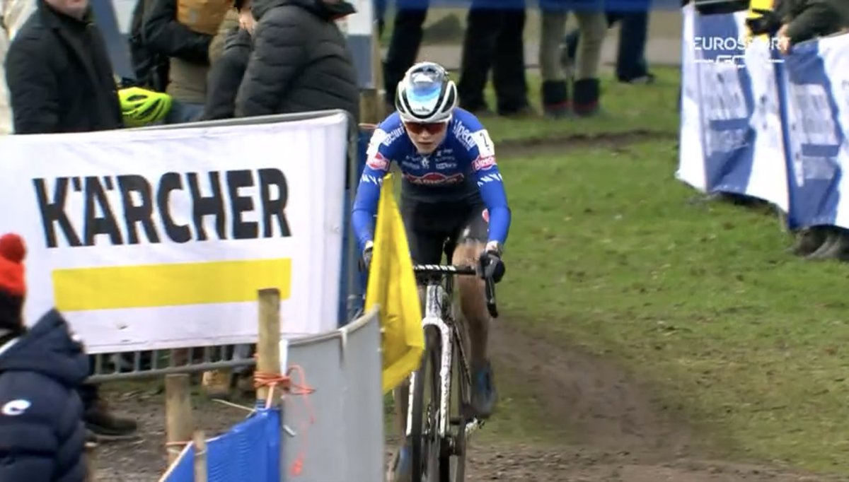 LRoisDuPeloton's tweet photo. Puck Pieterse 🇳🇱 (Alpecin-Deceuninck) a remporté la 4e manche du #x2obadkamerstrofee de Herentals devant Lucinda Brand 🇳🇱 (Baloise Trek Lions) et Annemarie Worst 🇳🇱 (777).
#cx #cyclcross #veldrijden https://t.co/MYvlHs3n9C