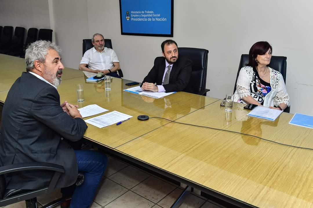 industriafv's tweet photo. El Equipo de Intermediación Laboral de la Secretaria de Industria y Desarrollo Productivo participo junto con la Ministra Kelly Olmos del cierre de fin de año de las Oficinas de Empleo para reconocer su trabajo territorial y fortalecer la labor conjunta con el #MTEySS mediante https://t.co/eJA7o6GOnE