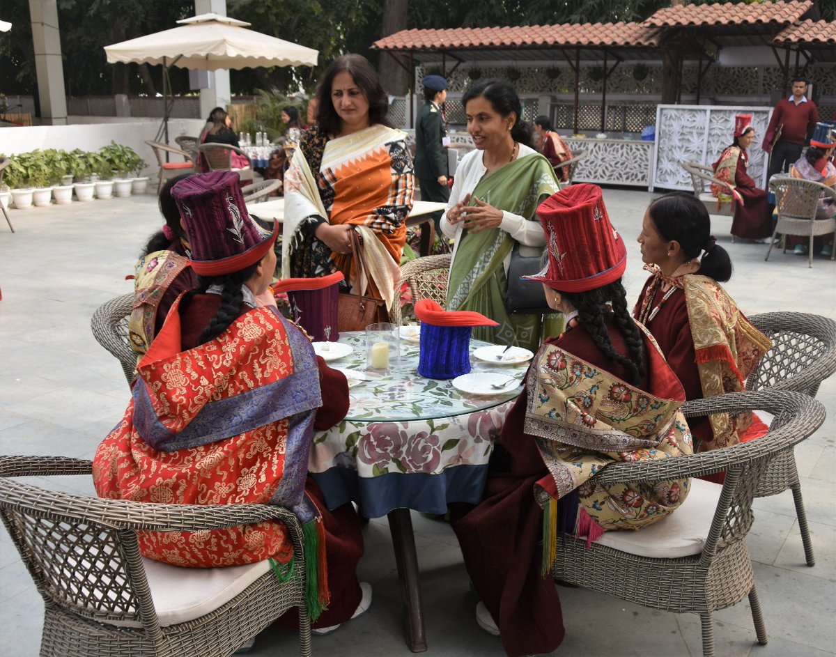 OfficialAwwa's tweet photo. #WeCare
Fifteen #VeerNaris from the remote regions of #Ladakh visited #NewDelhi as part of the #CapacityBuildingTour, organised by the @firefurycorps_IA. Mrs Archana Pande, President #AWWA greeted and felicitated these courageous ladies and commended them for their resilience. https://t.co/qh6okHVX3p