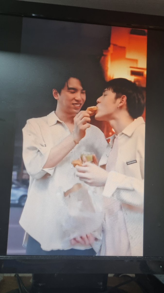 ELEmoMENT's tweet image. ฉันฟัง TIKITAKATA ทุกวันและตลอดเวลา แต่ฉันเพิ่งเลิกงานและเหนื่อยมากจนไม่อยากฟัง TIKITAKATA ที่เร็วและดัง
ถึงกระนั้น ถ้าฉันไม่เห็นลูกๆ ของฉัน เรี่ยวแรงของฉันก็จะไม่ได้สู้ๆเลย ดังนั้นวันนี้ฉันจึงเยียวยาหัวใจด้วยการดูมิวสิควิดีโอเพลงอื่นๆที่เด็กๆแสดง 💕💕 #SuperBoyProject #ELEMENTTH