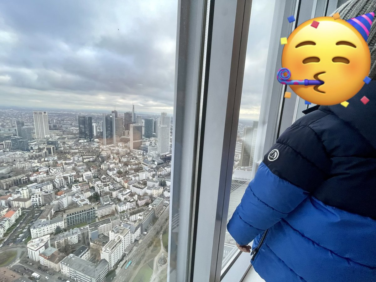 xlth's tweet photo. What a view to start the new year
#2023 #messeturm #frankfurt @Stadt_FFM #msftlife https://t.co/EOFGHCh9fa