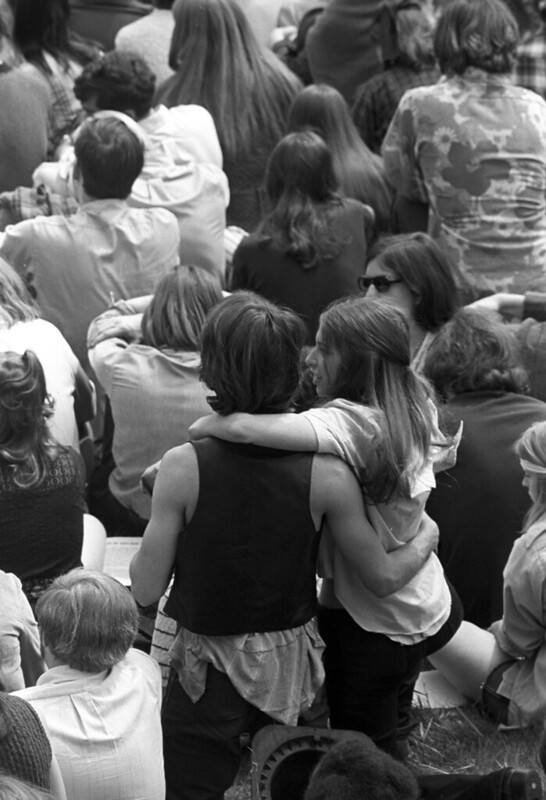Kent State shootings demonstration: Cozy couple, State House, Boston Common