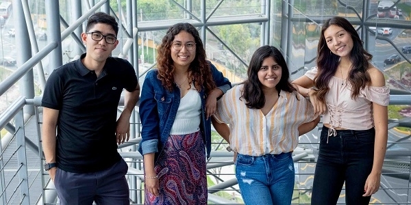 udelima's tweet photo. #ULNoticias Alumnos de Comunicación @udelima fueron premiados con el primer lugar en el concurso Proyecto Estudiantes, que tuvo como propósito implementar una campaña publicitaria de la marca Magnesol. https://t.co/0NONClO253 https://t.co/U0NeWWZNwW