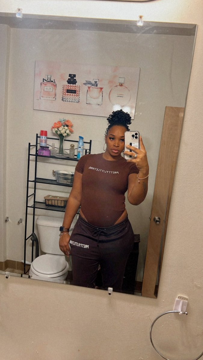 6ftdoll's tweet photo. 🤎Melanated Mama 🤎 https://t.co/TjyXonHoBb