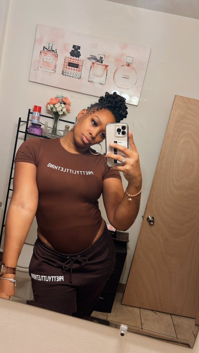 6ftdoll's tweet photo. 🤎Melanated Mama 🤎 https://t.co/TjyXonHoBb