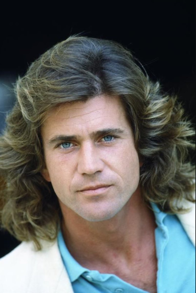 RevistaAlaModa's tweet photo. ¿Reconocen a este actor?
Sí, es él. Mel Gibson, una de las personalidades más importantes en Hollywood. Tiene una de las carreras más largas en este mundo.
Mira cómo a cambiado su imagen y aún así, sigue siendo un elegante caballero….
#RevistaAlaModa #HombreAlaModa #melgibson https://t.co/nWm4XUmyfI