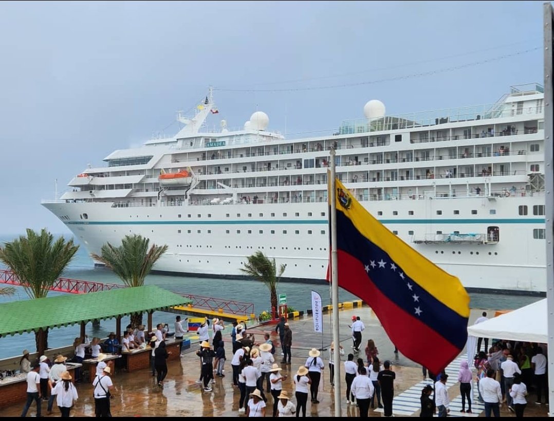 RosenryOrtega's tweet photo. #3Ene 🛳️ Bienvenid@s l@s turistas Europeos a Venezuela el mejor país del mundo, el crucero europeo llamado Amadea con más de 500 turistas 
#PazYConvivencia #2023RenaceLaEsperanza #FelizMartes  @NicolasMaduro 🌏🌍🌎❤️🇻🇪 https://t.co/vRyZyjp3sy