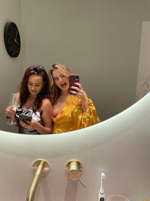 Happy new year btw #ikbenerweer https://t.co/KU0RP2c7eI<a href="/tag/ikbenerweer"class="tags">#ikbenerweer</a>