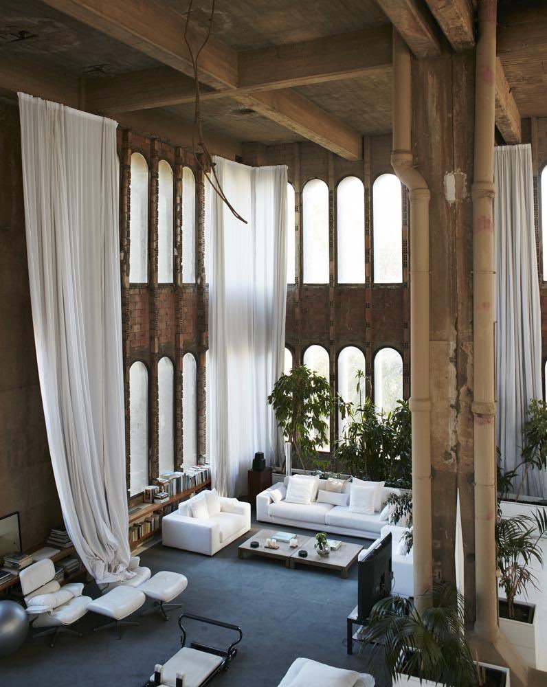 acafeole's tweet photo. Hace casi un año que Ricardo Bofill nos dejaba y me apetecía recordar su maravillosa casa-taller. "Siempre será una obra inacabada". Ricardo Bofill https://t.co/BYAb7SEcD8 https://t.co/BiVjQRKDlC