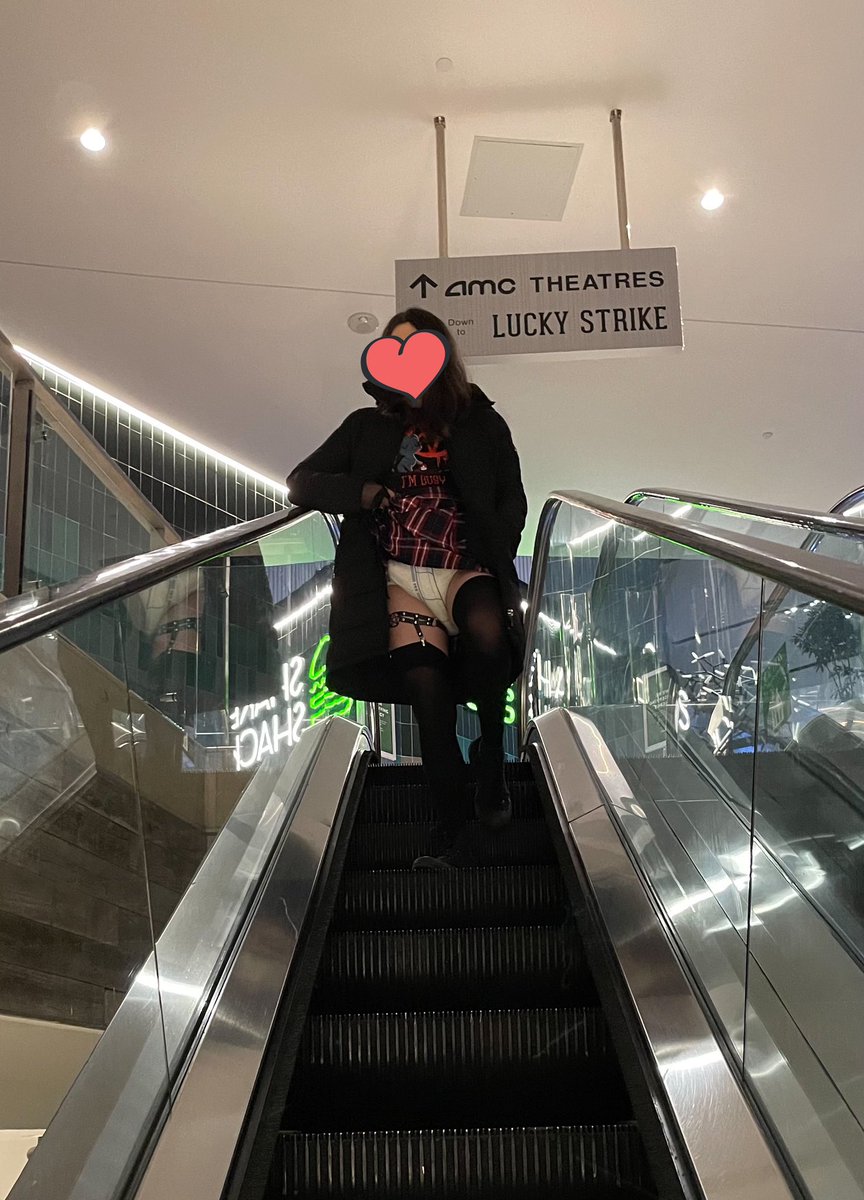 HighElfLilith's tweet photo. Had fun on my date, plus wearing my diaper in public. My GF bought me a big Icy drink at the movies. I peed so much by the end I was waddling out of the theater in a full diaper, luckily I didnโt leak and embarrass myself๐ธ. #abdl #diaperwetting #diapergirl #abdlkink #peeacident https://t.co/PGGNkX14IC