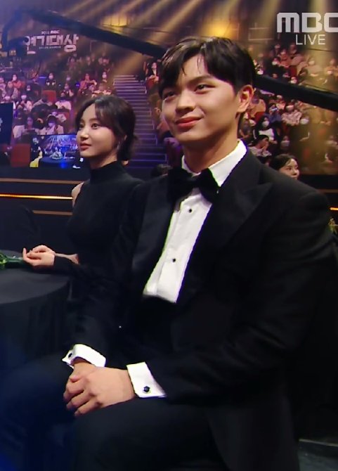 King111gogogo's tweet photo. Sungjae x yeonwoo moments in drama award
#yeonwoo #sungjae #YOOK_SUNGJAE #육성재 #연우 #GoldenSpoon https://t.co/vqoaYotW4t