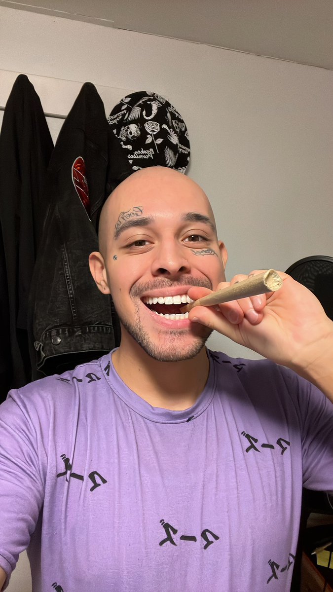 Timo2MarZ's tweet photo. 3rd of the year! Make it magical! π#MarZ #CannabisCommunity #TimoCruz https://t.co/vbOj4tfprD