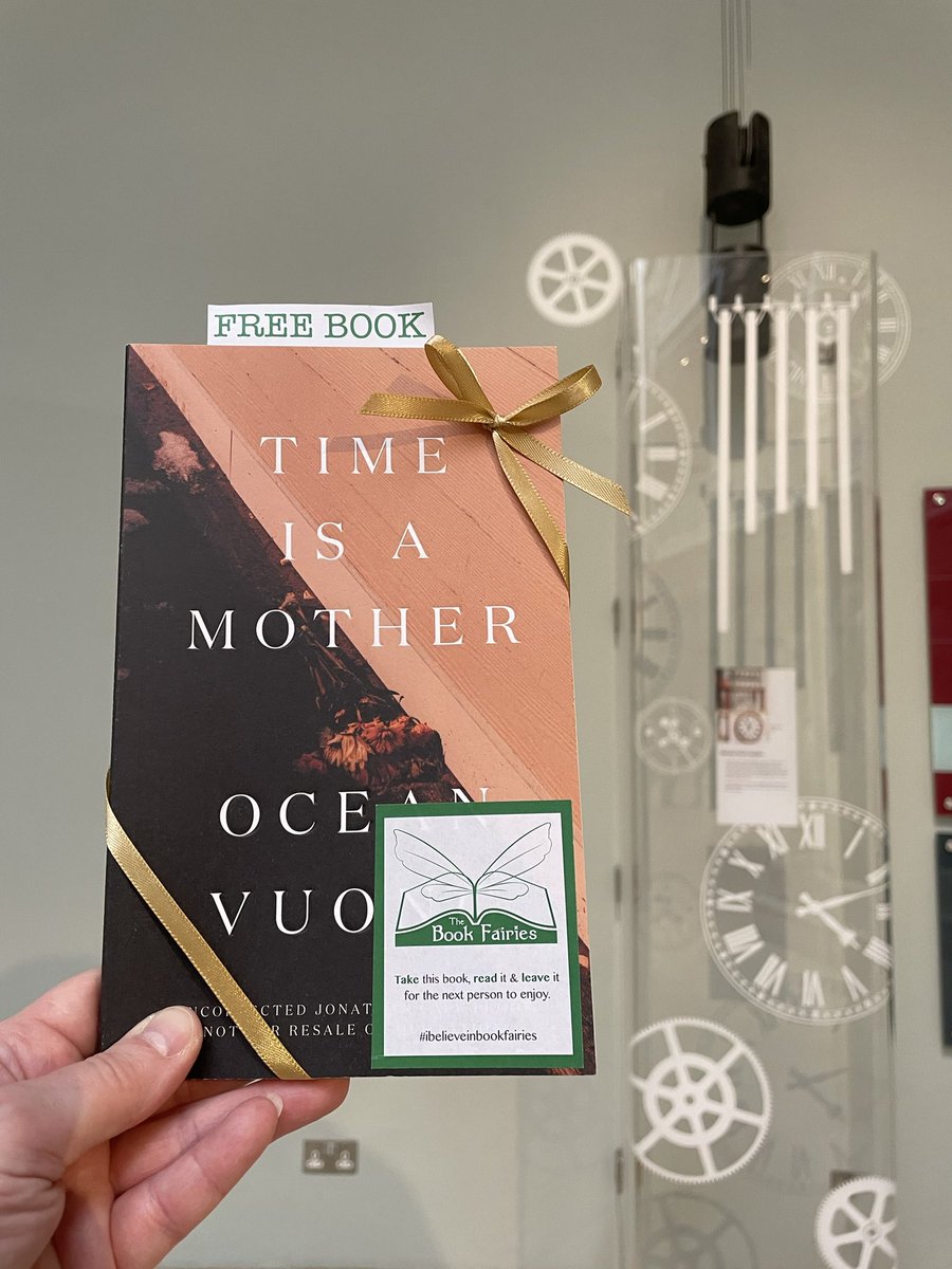 Jennife09761350's tweet photo. This book fairy is sharing a copy of #TimeisaMother by #OceanVuong!
Who will be lucky enough to find this gem of a book in #Edinburgh today?
#ibelieveinbookfairies #bookfairyproofs #VintageBookFairies https://t.co/l63fWEGnBM