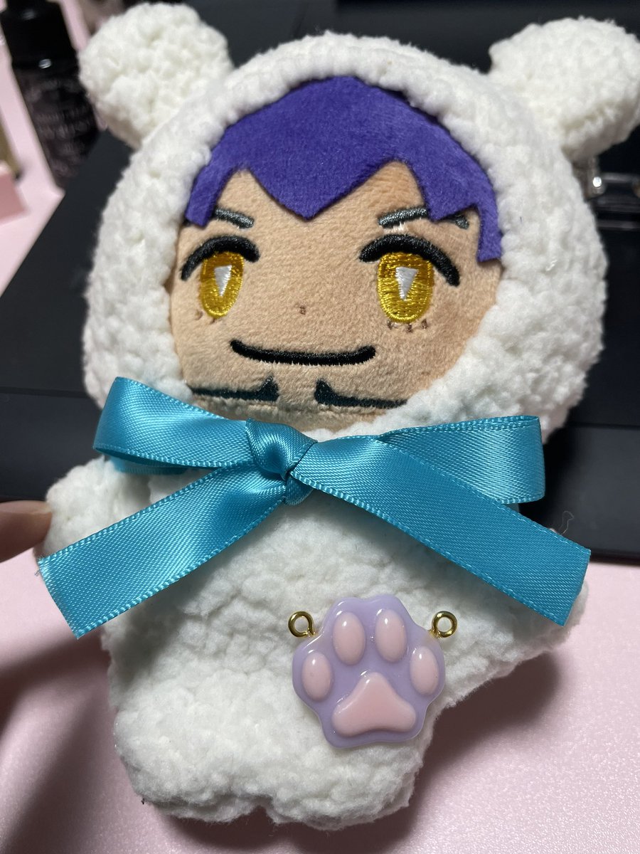 ddkbdnbb's tweet photo. 試しにンデさんの肉球作ったけどヒートンの位置左右でずれちゃった😂むずかし〜 https://t.co/ClM2boFhS4