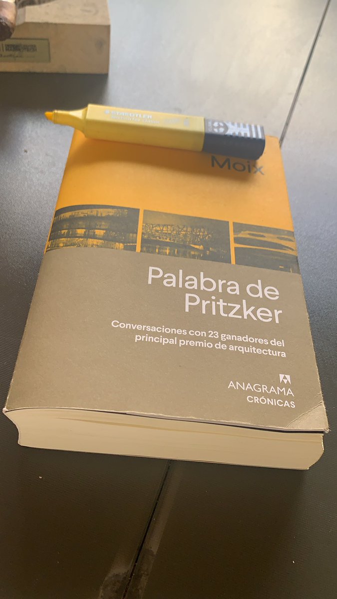 L_Bichan's tweet photo. Primera lectura del año, y primera vez que rayo un libro. Es investigacion y es necesario, pero me ha dado mucho trabajo rayarlo. https://t.co/Oh1hPbfWLh