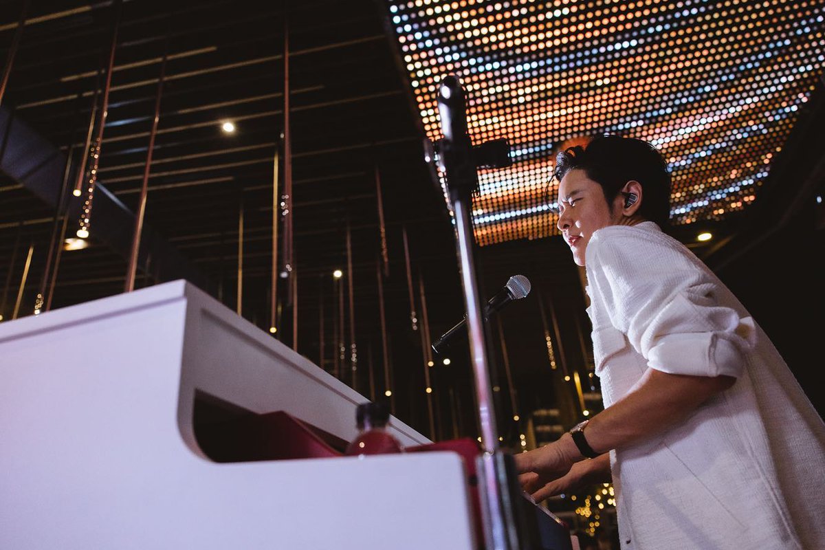 STARSOCIETY_TH's tweet photo. Piano &amp; i จากรายการสู่อิเวนต์ ‘Showcase’ สุดประทับใจ https://t.co/JyL2oHKMCT 
#pianoandi  #JEEP #torsakait #ว่านวันวาน #FirstAnuwat​  #QFlure #PureTheVoice https://t.co/6i1vxwl9eU