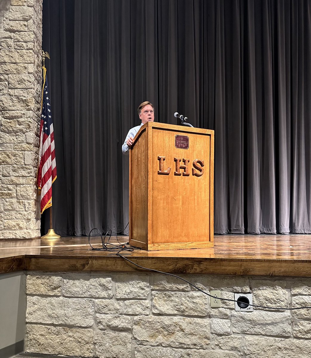 stepharillo's tweet image. Thank you @foundation4lisd for all that you do for our teachers and students ⁦@LockhartISD⁩! #LockedonExcellence