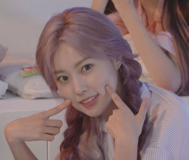 Hyewonie. tweet media