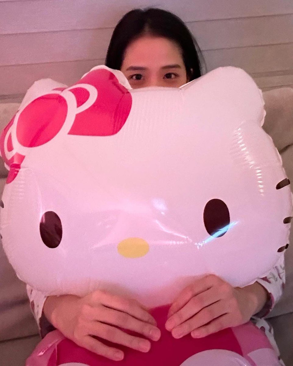 chxrxchu's tweet photo. 지수인지키티인지 https://t.co/WTP4aUvCwp