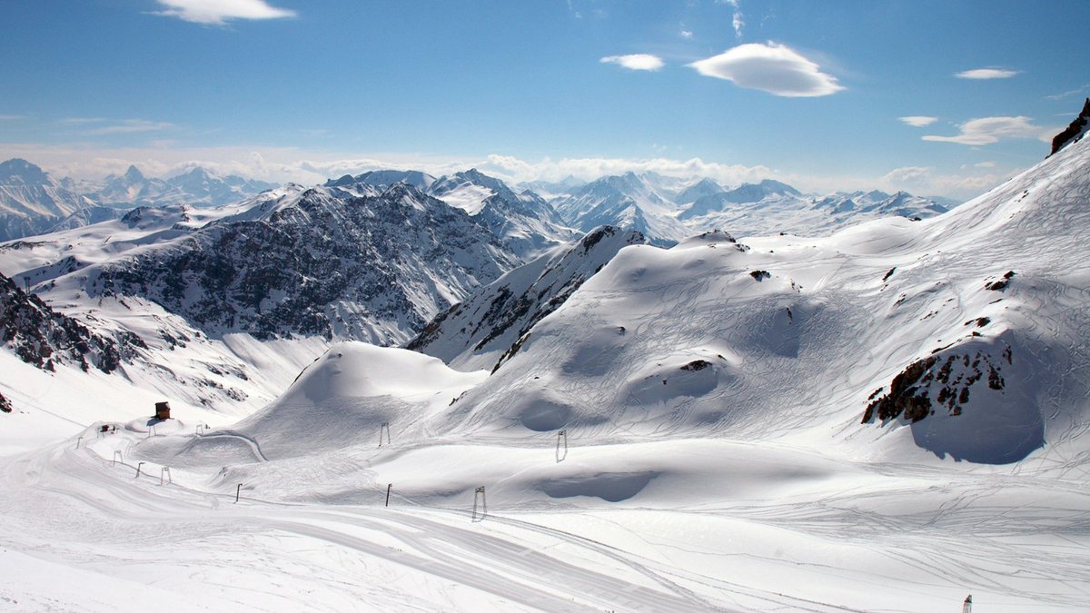 MediaContacts_'s tweet photo. Looking forward to the arrival and welcoming @mary_novakovich @TheLadyMagazine to @DavosKlosters @ptskiklosters today.
We hope you have the most amazing time exploring Davos Klosters 🎿 🚠
#DavosKlosters #SportsUnlimited #ski #winter2023 #theladymagazine https://t.co/n5IrDTWR94