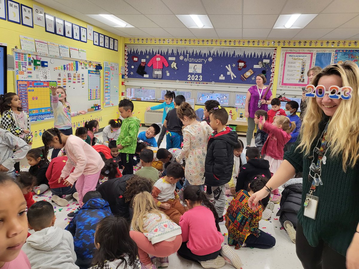 agent1979's tweet photo. Starting our first day back by  celebrating New year's day in KINDERGARTEN🎉🎉🎉
@Dale_City_ES
#DCEStigers 
#PWCS 
#GoodVibes 
#kindergartenrocks https://t.co/QcyhUAeWZL