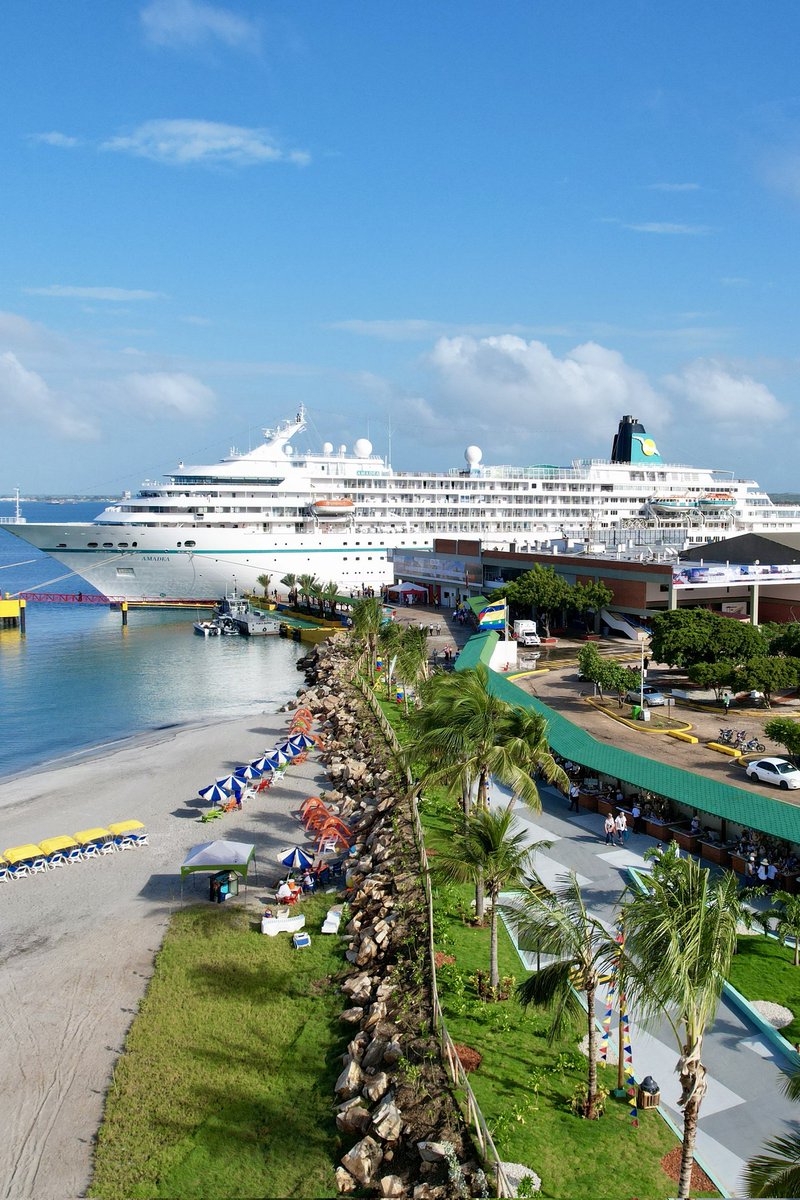Buenos días🚢🌞 Bolivariana de Puertos se abre al mundo con el atraque del Crucero Internacional "Amadea" en puerto venezolano, con casi 500 turistas a bordo, quienes esperan disfrutar las bondades del estado Nueva Esparta.🏖

¡Rumbo a la Venezuela potencia!🇻🇪
#PazYConvivencia