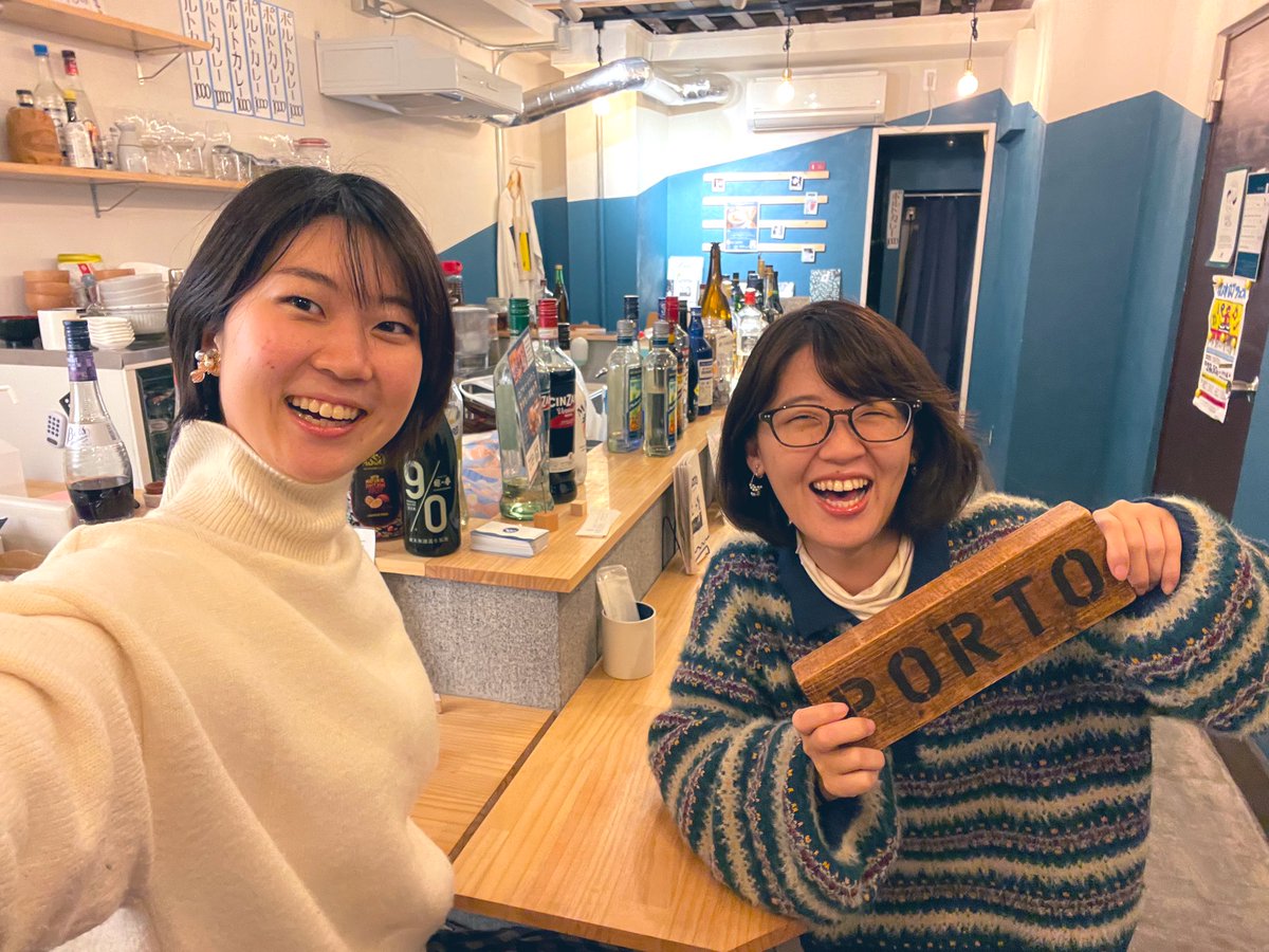 ehime___1017's tweet photo. 3回目PORTOは、ちかちゃん（@chitrip1 ）とコラボ店長☺️🍶

ゆるふわ〜な雰囲気のちかちゃんだけど、すごくアクティブでひとを自然と巻き込んじゃう無邪気さが、わたし1人じゃできない場をつくってくれました〜🙏🏻💓

年始集客心配だったけど、たくさん来てくれて嬉しかった…🥹 https://t.co/H7FYTlPQiZ