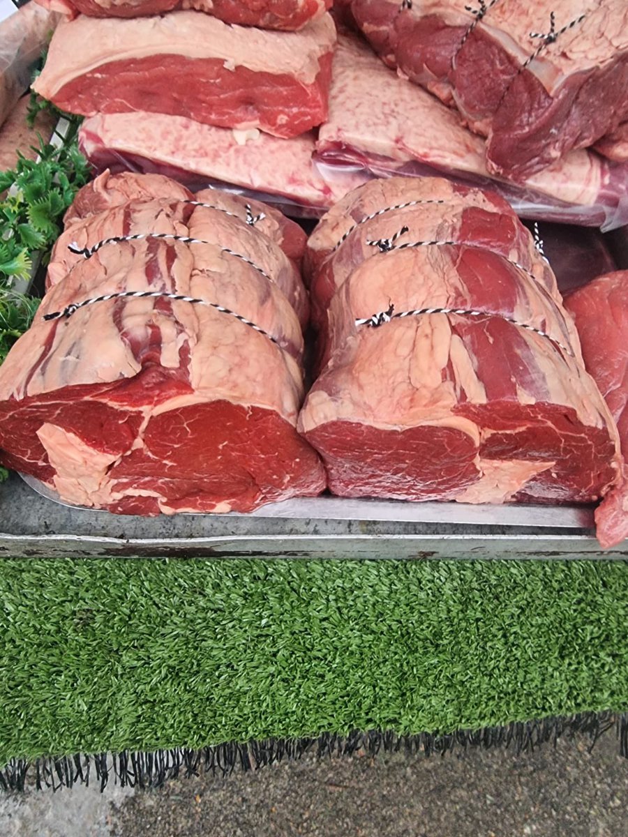 FFMSW6's tweet photo. At this time of year where the nights are long and the days are short. A heart warming meal ticks all the boxes! Come and load up for your roasts with @farm_picks organic, grass fed and slowly reared meat.Their onsite butcher Kevin can give you the exact cut of meat you’re after https://t.co/qxuIrc3CtO