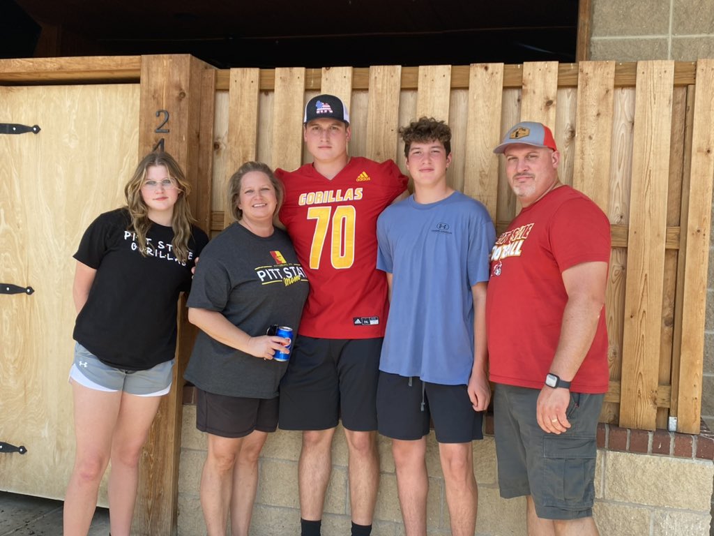 Happy Birthday to the one that holds us together and puts us before himself. <a href="/KodyDegraffenr1/">Kody Degraffenreid</a> you are a great husband and a wonderful father. We hope you have the best day yet! We love you 😘